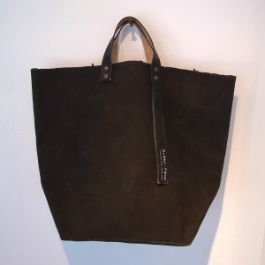 black-tote